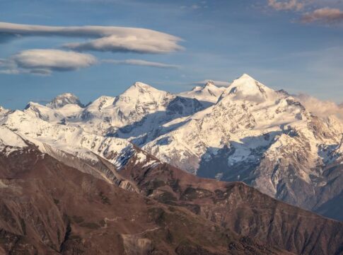 Why Gravity Is Weaker on Mountains: The Physics Explained — Science trivia by Trivia Daily