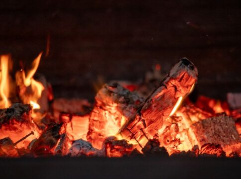 Why Diamonds Burn Like Coal: The Carbon Chemistry Secret — Science trivia by Trivia Daily