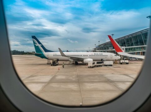Why Airplane Windows Are Round: The Engineering Secret — General trivia by Trivia Daily