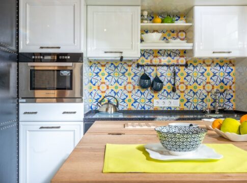 Why Microwaves Heat Food From Inside Out: Physics Myth — Science trivia by Trivia Daily
