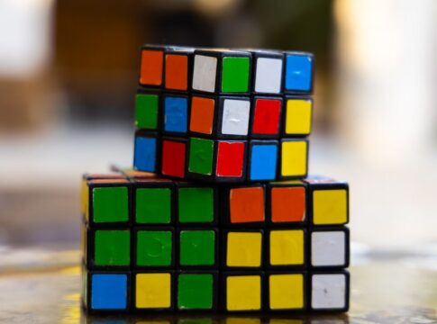 7 Fascinating Facts About How Rubiks Cube Works — Brain Teasers trivia by Trivia Daily