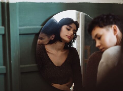 7 Bizarre Facts About How Mirrors Reflect Your Image — General trivia by Trivia Daily
