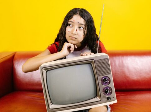 7 Surprising Facts About How Sitcom Writers Create Jokes — Entertainment trivia by Trivia Daily