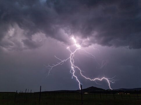 9 Surprising Facts About How Lightning Forms in Clouds — General trivia by Trivia Daily