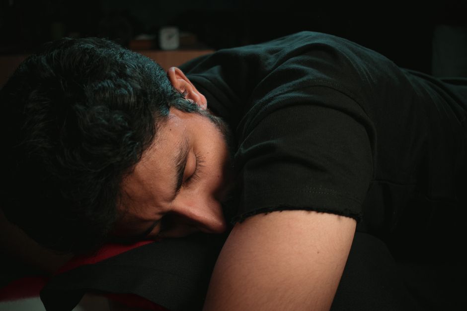 Why Does the Human Brain Forget Dreams Within Minutes