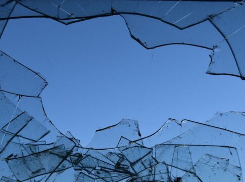 Why Does Glass Shatter Into Sharp Edges When Broken — General trivia by Trivia Daily
