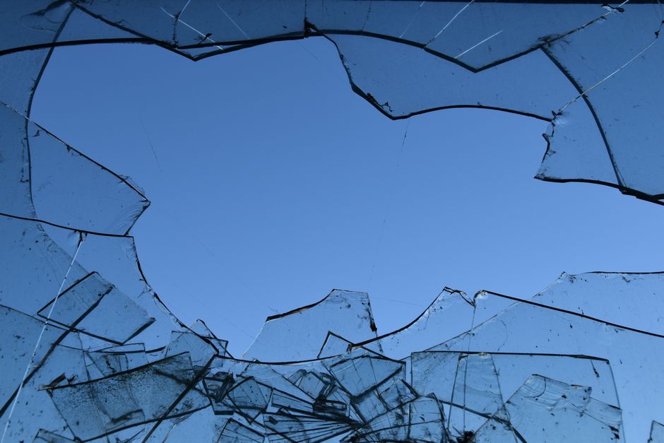 Why Does Glass Shatter Into Sharp Edges When Broken