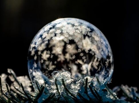 7 Surprising Facts About How Snowflakes Form Patterns — General trivia by Trivia Daily